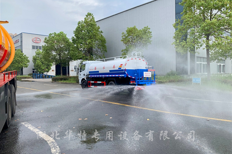 灑水車灑水