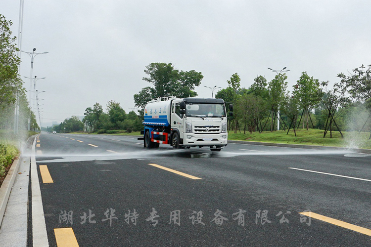 灑水車灑水